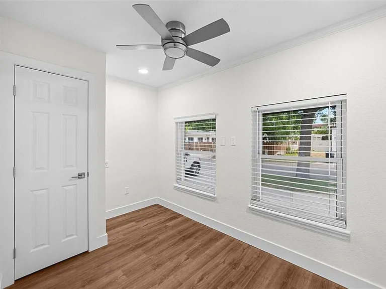 402 Erie Ave — Photo 31