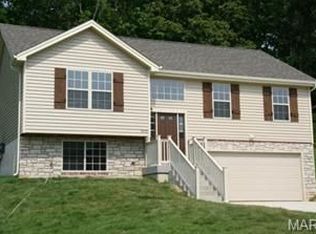 815 Memory Ln, Fenton, MO 63026