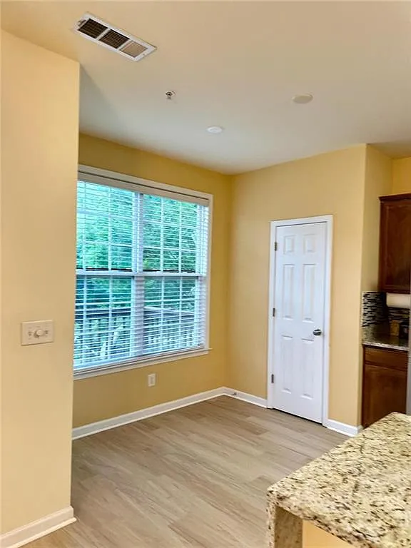 3 bed, 3.5 bath, 2448 sqft, $3,300 — Photo 4