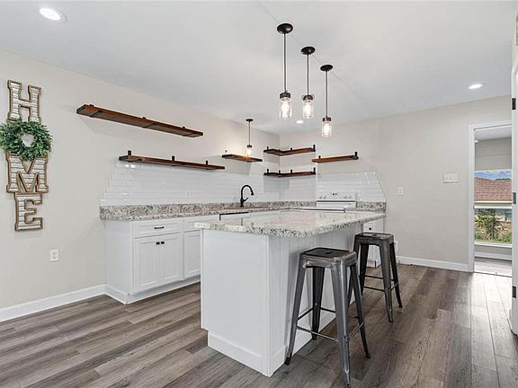 5th image of 3221 Meadow Ln