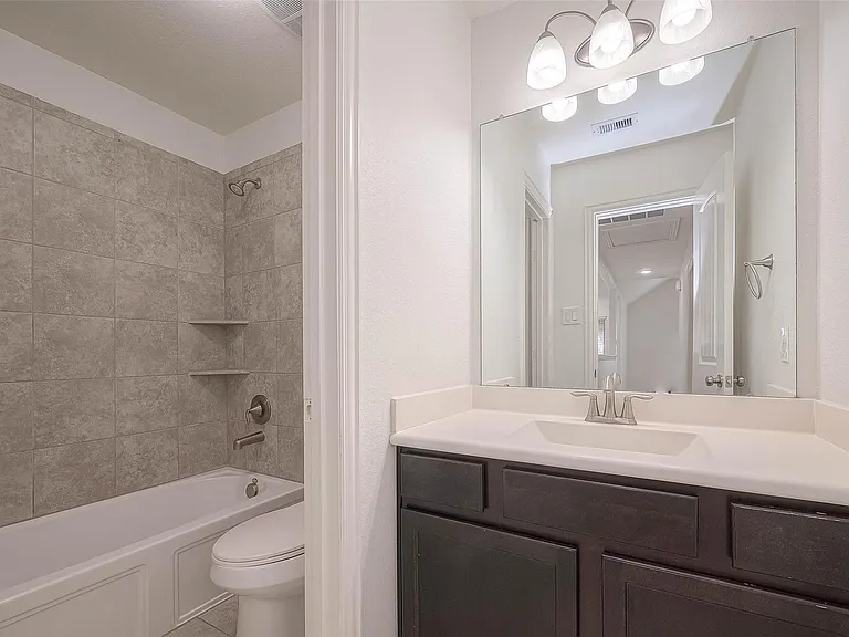 2261 Oak Circle Dr N — Photo 39