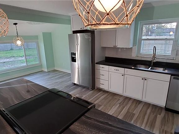 4th image of 3435 E Lake Dr