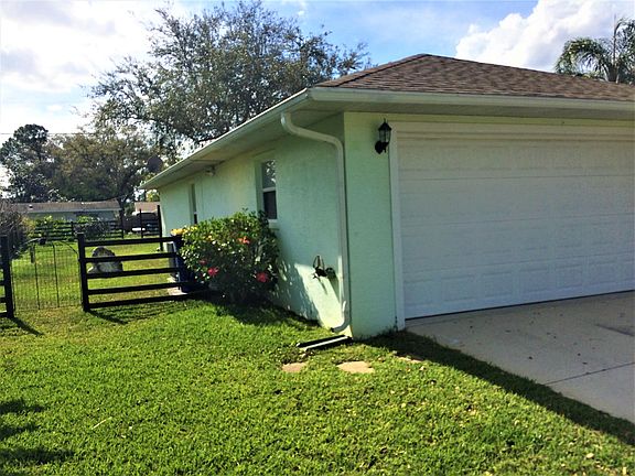 3rd image of 2508 Travelers Palm Dr