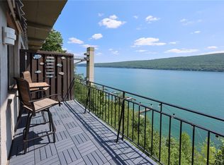 2 Cliffside Dr, Canandaigua, NY 14424
