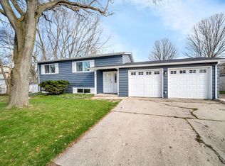 33 Scarsdale Rd, Montgomery, IL 60538