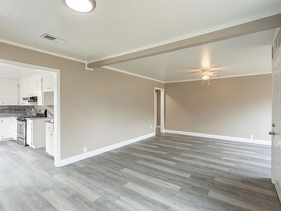 5th image of 1104 Holly Ave