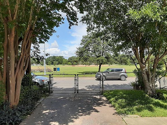 3rd image of 2106 SW 21st St
