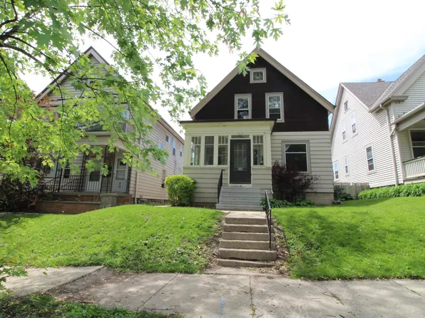 2933 N Newhall St, Milwaukee, WI 53211