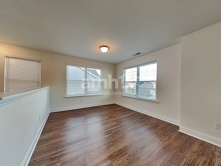 1120 Ashlyn Ct — Photo 9
