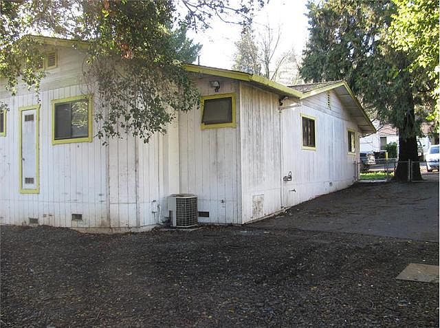 2nd image of 21220 Feldmeyer Ave