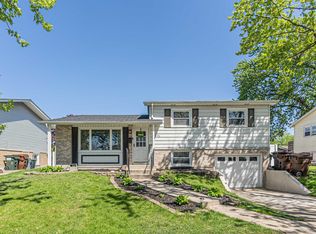 15423 Tudor Rd, Oak Forest, IL 60452