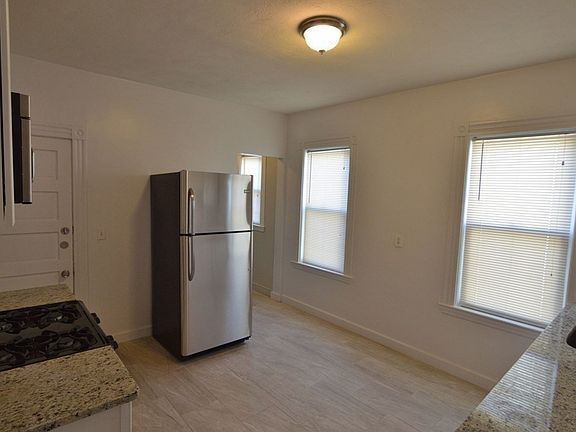 2nd image of 28 Taft St #2