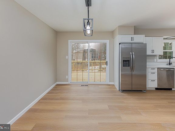4th image of 101 Roanoke St