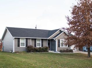 229 Edgewood Dr, Wellsville, KS 66092