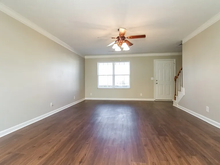1449 Westview Dr — Photo 2