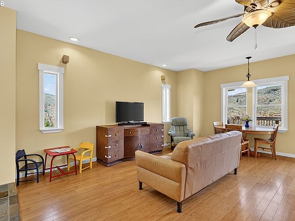 5th image of 499 1st St