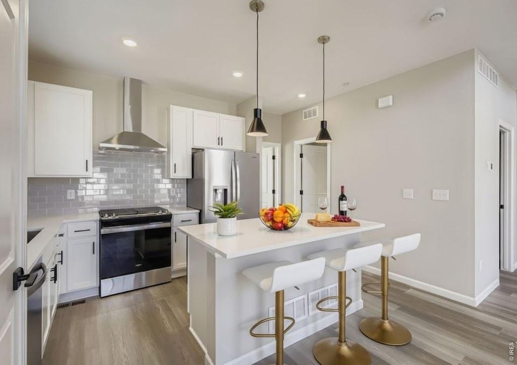 919 Schlagel St #8