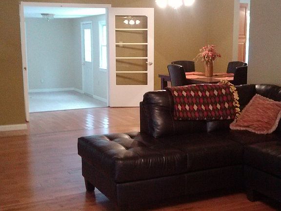 4th image of 1313 Fairgreen Ave
