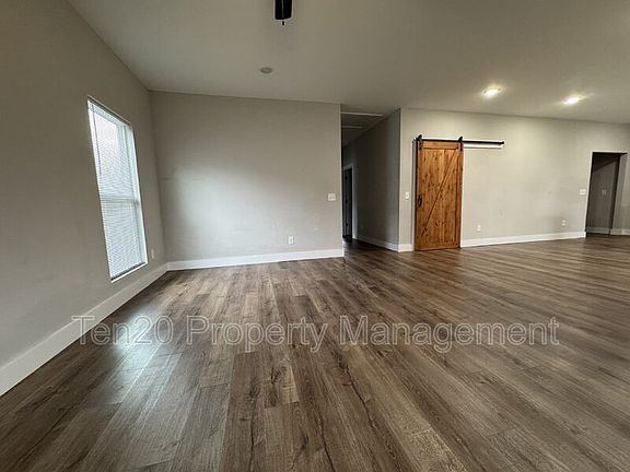 3rd image of 1346 Ingersoll Dr