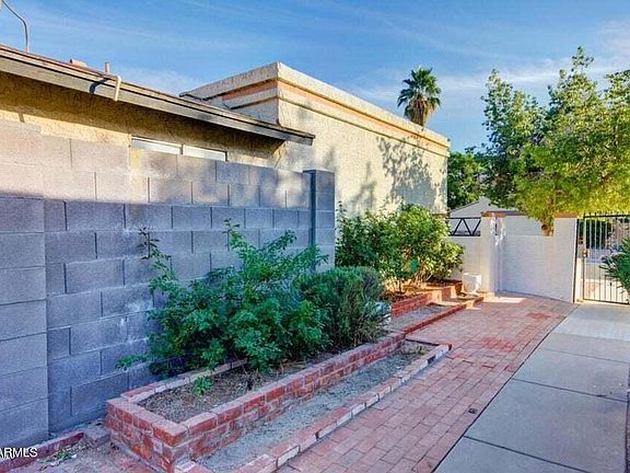 3rd image of 918 E Wahalla Ln
