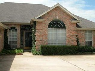 6844 Moss Ln, North Richland Hills, TX 76182