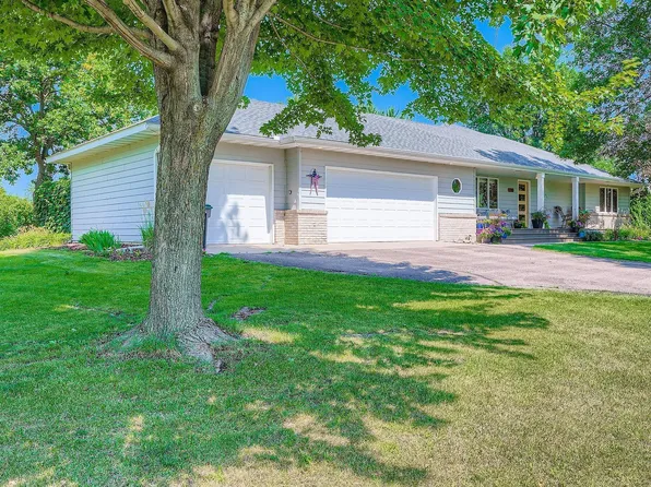 1710 Valley Ridge Trl S, Chanhassen, MN 55317