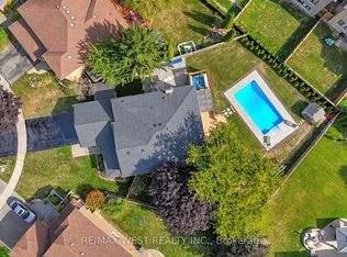 32 Falstaff Cres, Whitby, ON L1R1W3