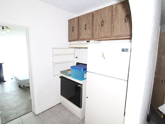 4th image of 2612 Belmont Ave