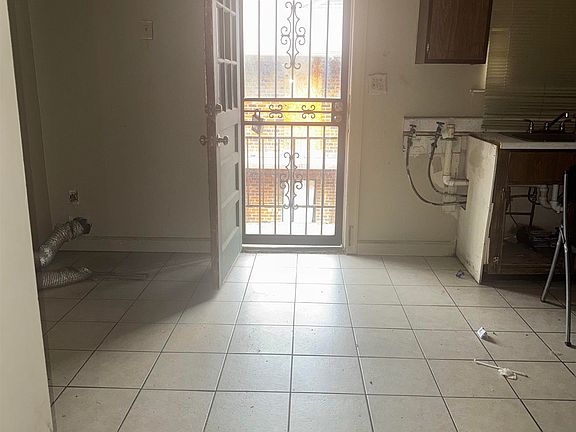 4th image of 3210 Thirteen Colony Mall APT 4B