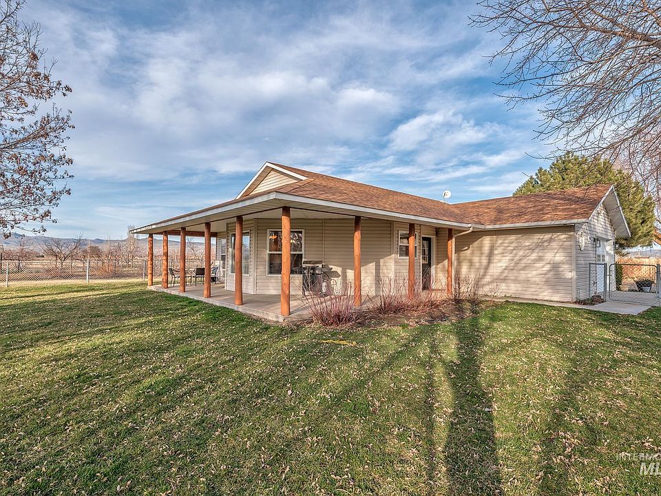 1st image of 946 Indianhead Rd