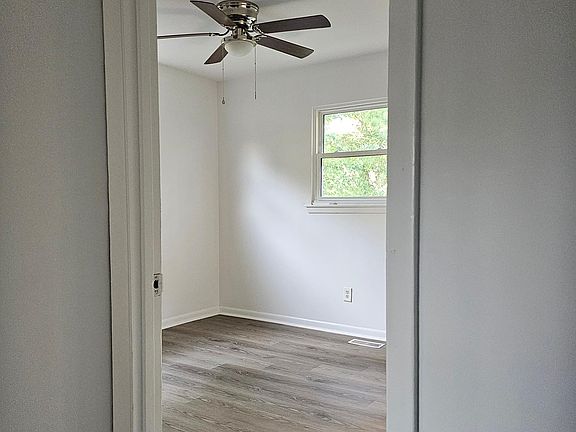 5th image of 100 White Oak Blvd