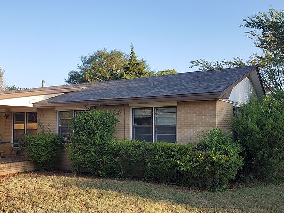 3rd image of 3907 NW Cheyenne Ave