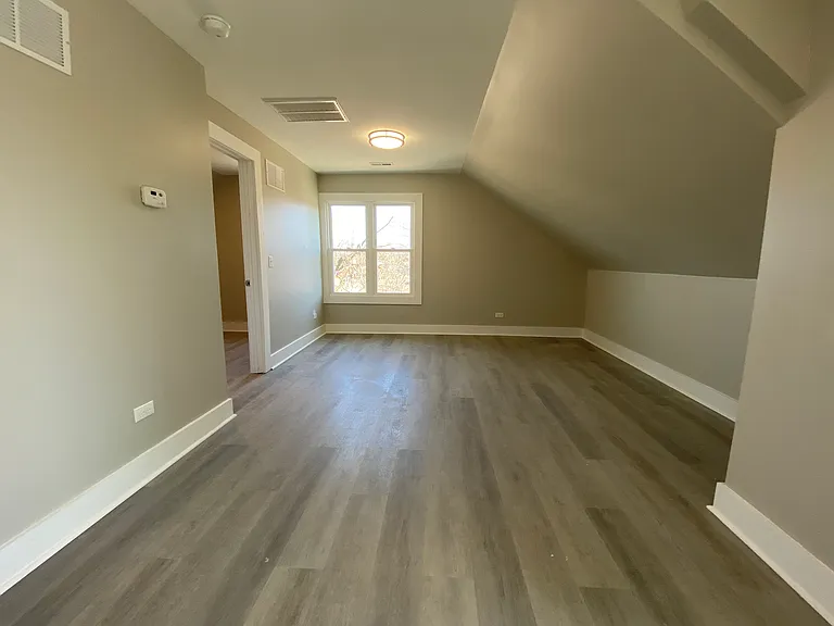 1542 Victoria Ave #5 — Photo 3