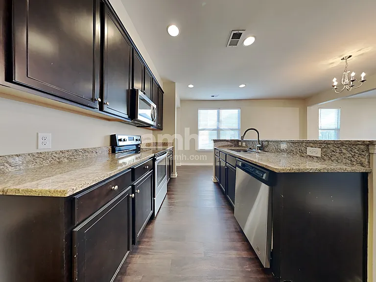 112 Orleans Ct — Photo 4