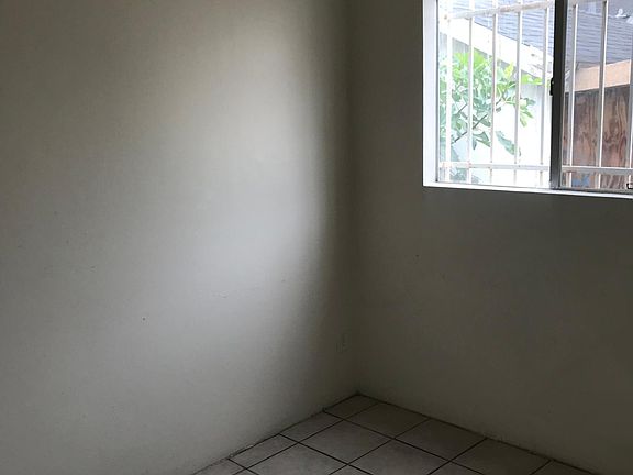 4th image of 1222 W Court St