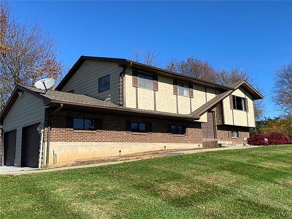 2nd image of 599 Linden Cir