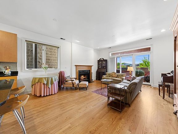3rd image of 1654 W Augusta Blvd #2E