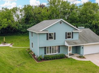7276 S Dover Hill Ct, Franklin, WI 53132