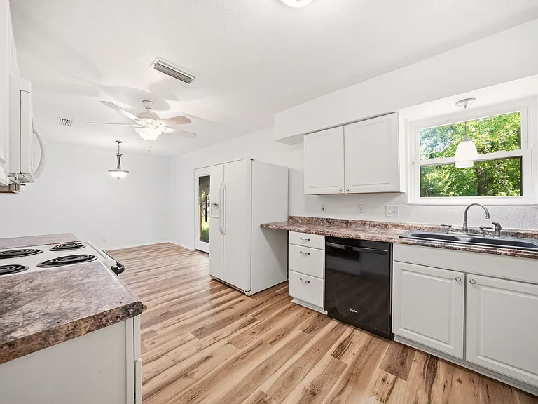 111 Sandy Ln — Photo 14