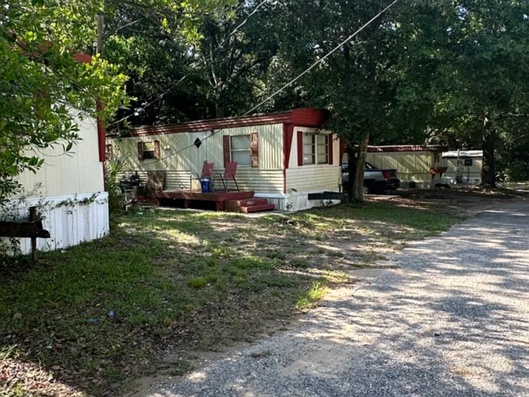 2085 Old Chemstrand Rd — Photo 4