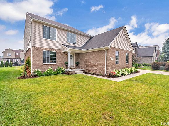 4th image of 7275 Castell Blvd