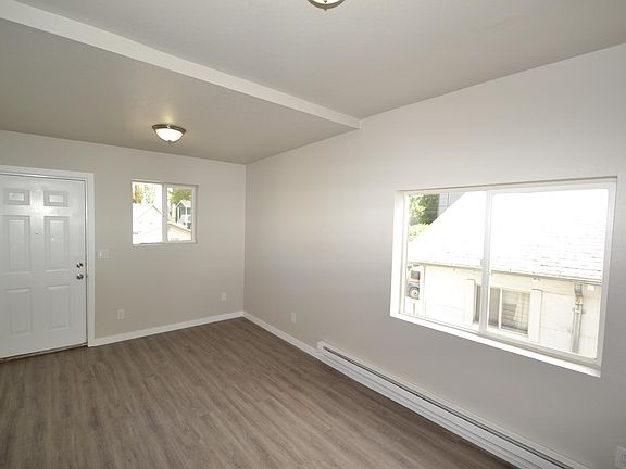 3rd image of 542 S Cloverdale St #C