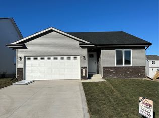 909 Knoll Dr, Norwalk, IA 50211