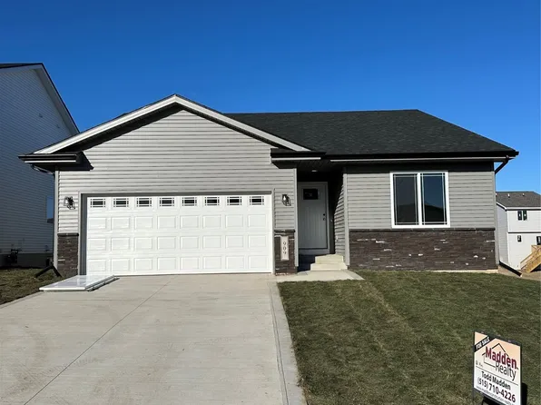 909 Knoll Dr, Norwalk, IA 50211