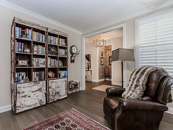 4th image of 319 Erie Point