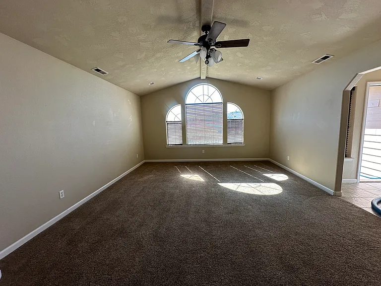 2337 Jeremy St — Photo 3