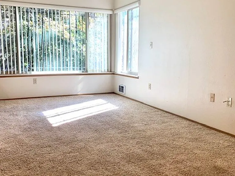 Tanglewood Apartments — Photo 8