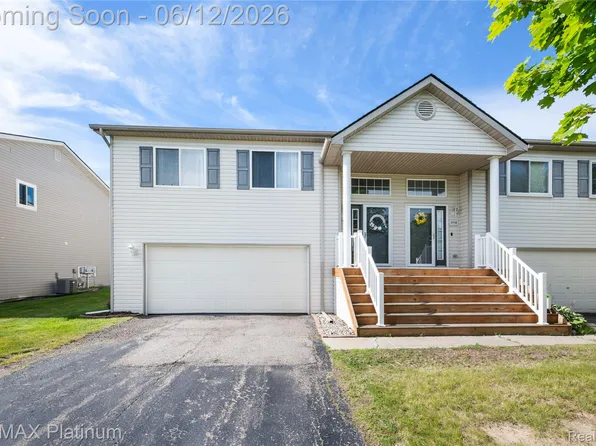 1108 Lake Park Dr, Grand Blanc, MI 48439