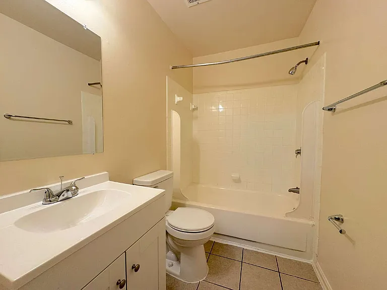 4513 Logsdon Dr — Photo 13