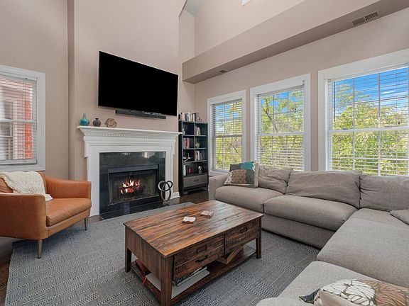 3rd image of 3759 N Ashland Ave #3